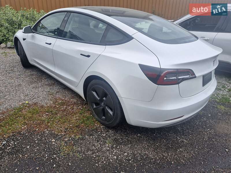 Седан Tesla Model 3 2022 в Кременчуці