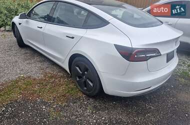 Седан Tesla Model 3 2022 в 