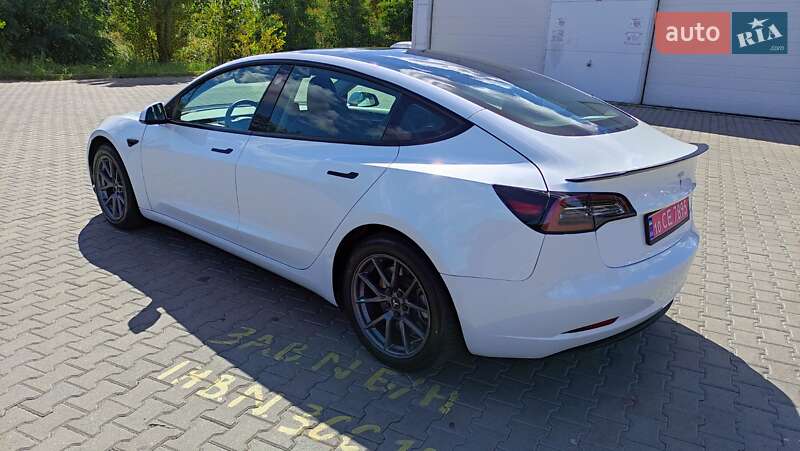 Седан Tesla Model 3 2022 в Києві
