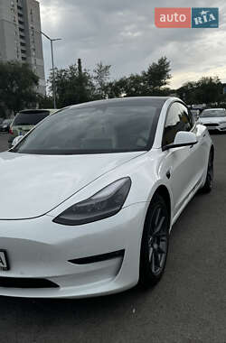 Седан Tesla Model 3 2021 в 