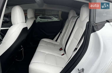 Седан Tesla Model 3 2021 в 