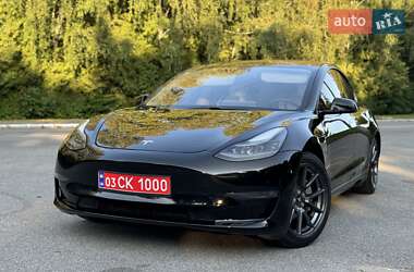 Седан Tesla Model 3 2021 в 