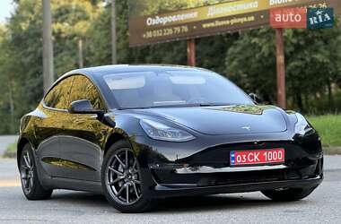 Седан Tesla Model 3 2021 в 