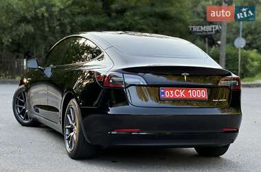 Седан Tesla Model 3 2021 в 