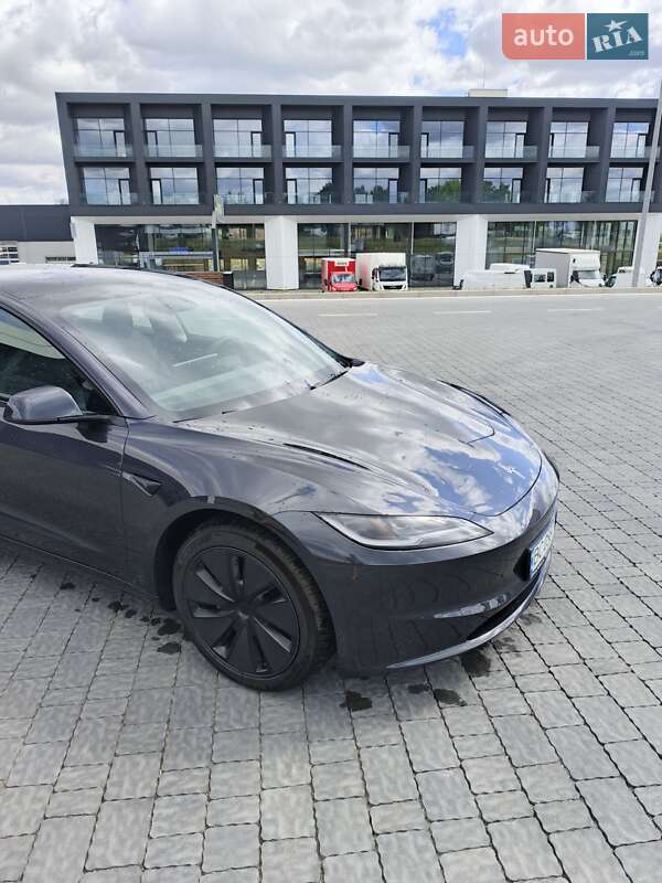 Седан Tesla Model 3 2024 в Львове