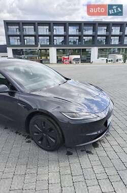 Седан Tesla Model 3 2024 в 