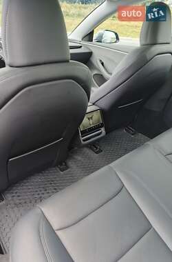 Седан Tesla Model 3 2024 в 