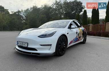 Седан Tesla Model 3 2021 в 