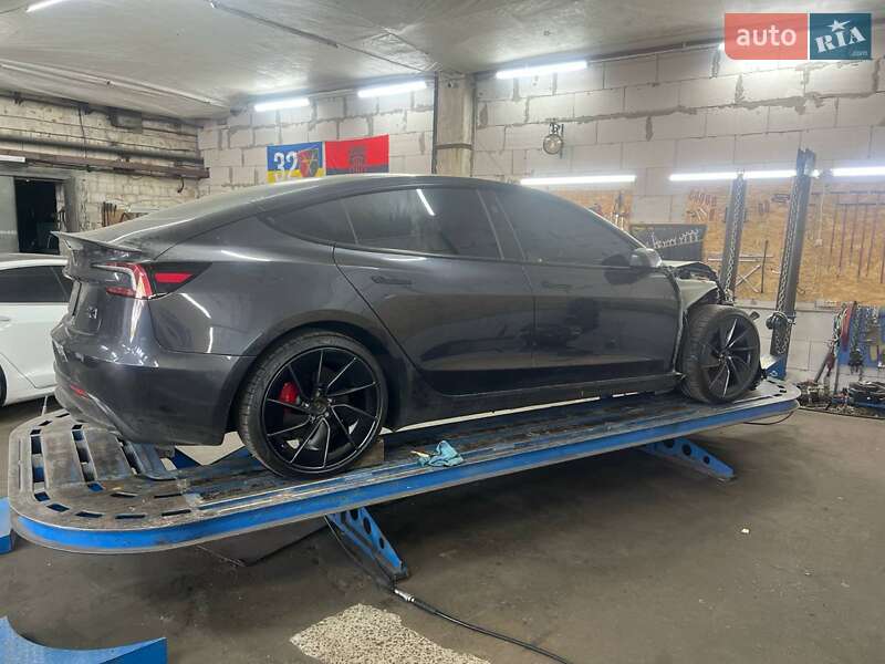 Седан Tesla Model 3 2024 в Киеве