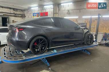 Седан Tesla Model 3 2024 в 