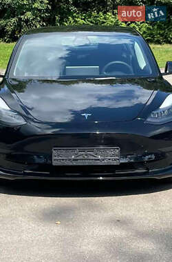 Седан Tesla Model 3 2020 в 