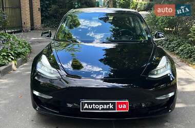 Седан Tesla Model 3 2018 в 