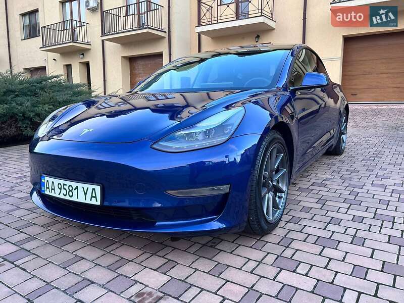 Седан Tesla Model 3 2021 в Львове