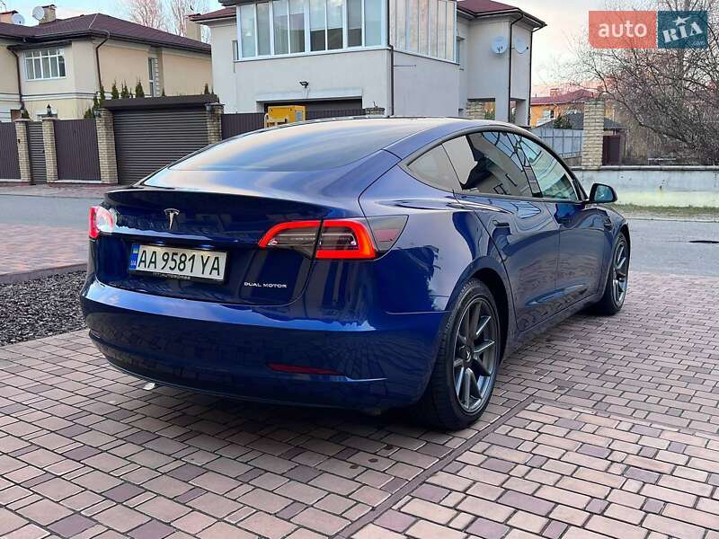 Седан Tesla Model 3 2021 в Львове