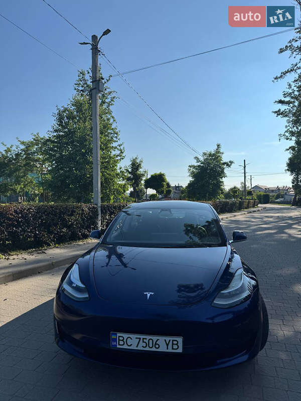 Седан Tesla Model 3 2019 в Львове