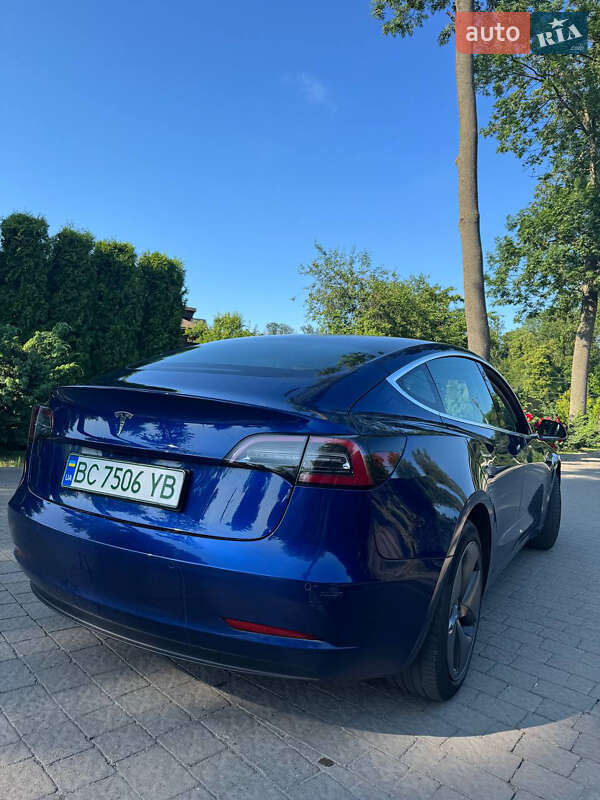 Седан Tesla Model 3 2019 в Львове