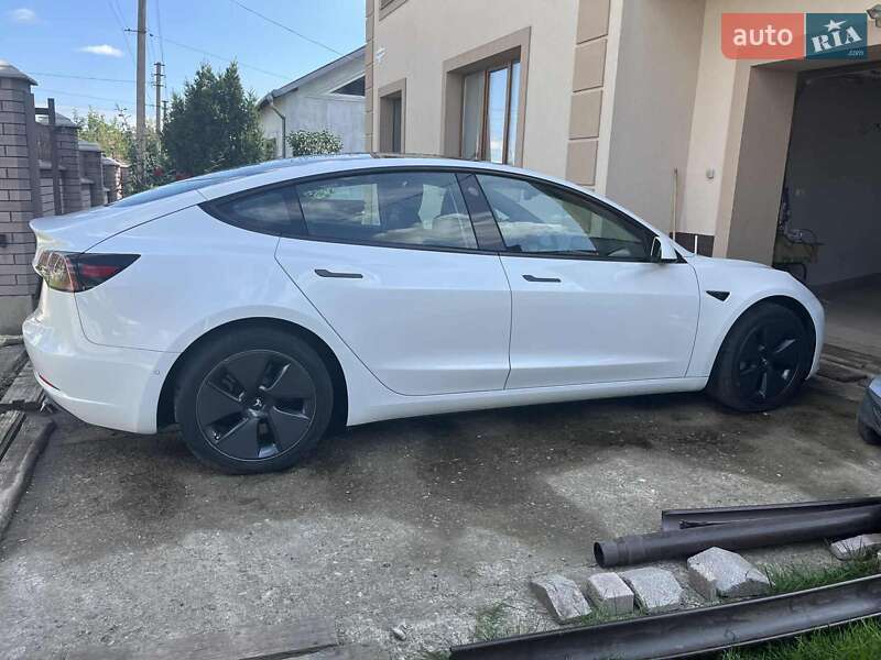 Седан Tesla Model 3 2022 в Тлумаче