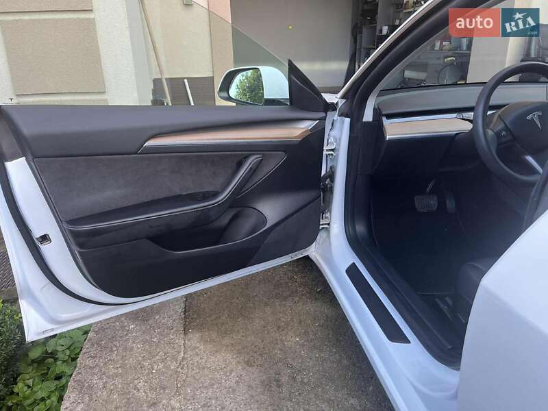 Седан Tesla Model 3 2022 в Тлумаче