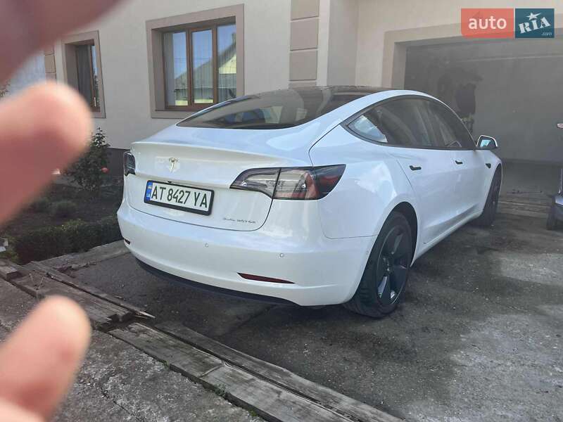 Седан Tesla Model 3 2022 в Тлумаче