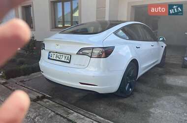 Седан Tesla Model 3 2022 в 
