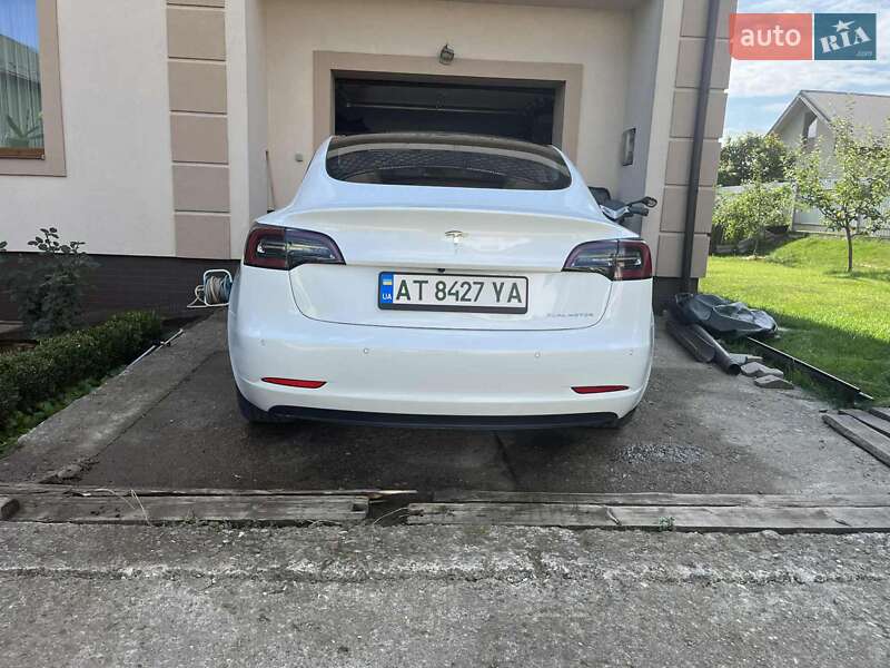 Седан Tesla Model 3 2022 в Тлумаче