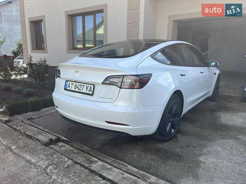 Седан Tesla Model 3 2022 в Тлумаче