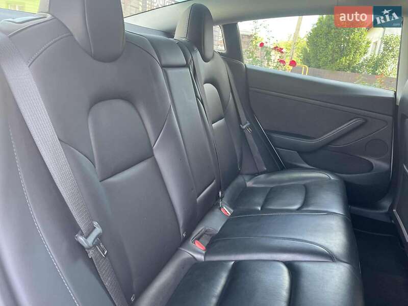 Седан Tesla Model 3 2022 в Тлумаче