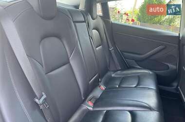 Седан Tesla Model 3 2022 в 