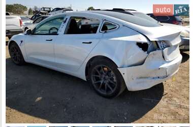 Седан Tesla Model 3 2022 в 