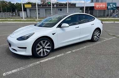 Седан Tesla Model 3 2023 в 