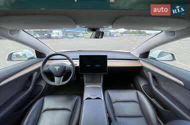 Седан Tesla Model 3 2023 в 