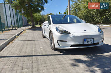 Седан Tesla Model 3 2020 в 