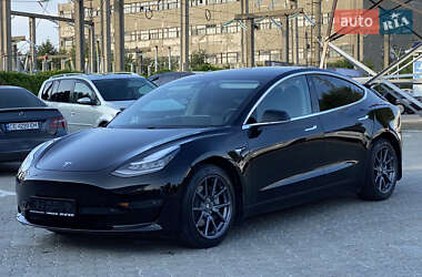 Седан Tesla Model 3 2020 в 