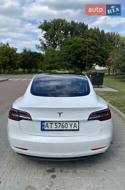 Седан Tesla Model 3 2021 в 