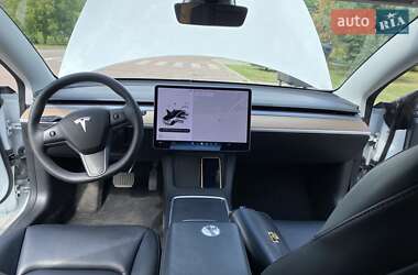 Седан Tesla Model 3 2021 в 
