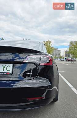 Седан Tesla Model 3 2022 в 