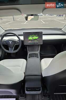 Седан Tesla Model 3 2022 в 