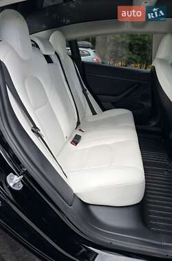 Седан Tesla Model 3 2022 в 