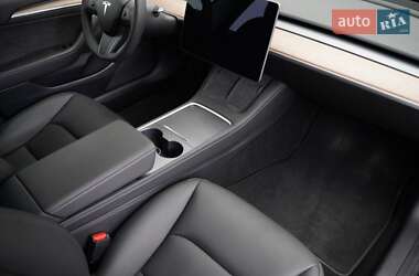 Седан Tesla Model 3 2023 в 