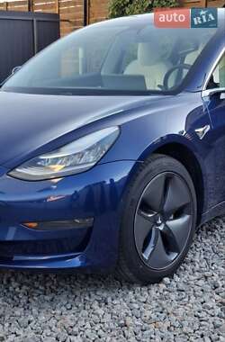 Седан Tesla Model 3 2019 в 