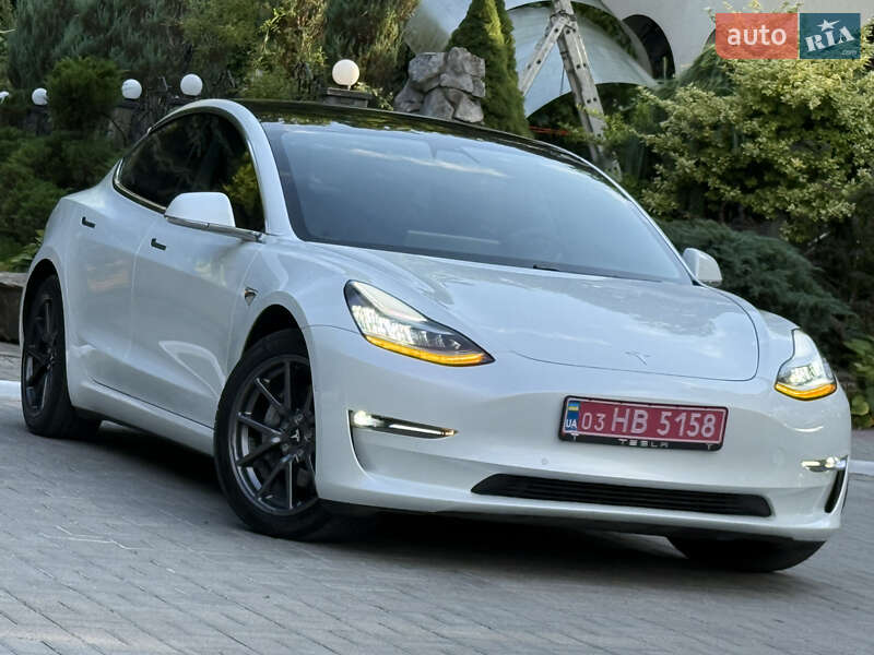 Седан Tesla Model 3 2020 в Дрогобыче