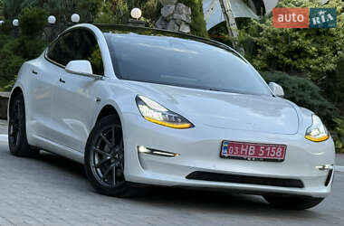 Седан Tesla Model 3 2020 в 