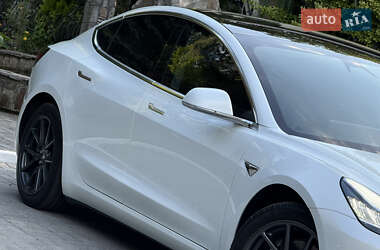 Седан Tesla Model 3 2020 в 