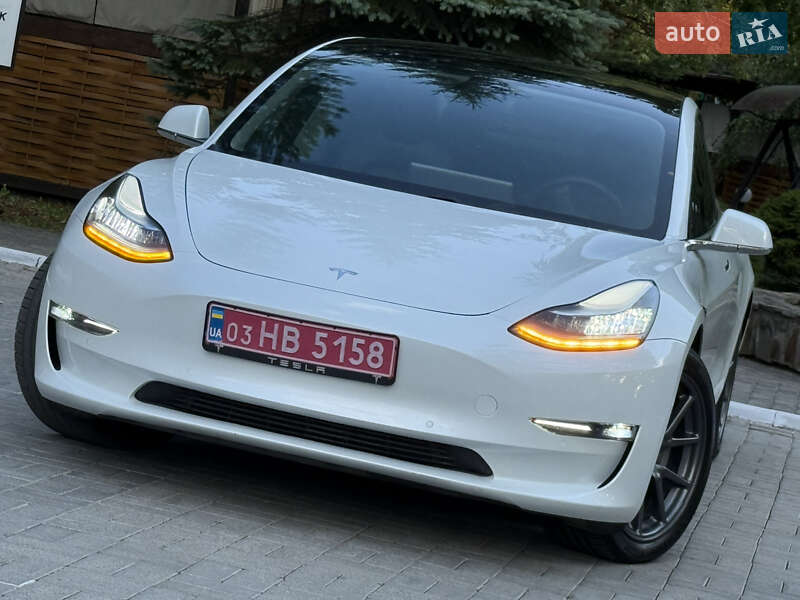 Седан Tesla Model 3 2020 в Дрогобыче