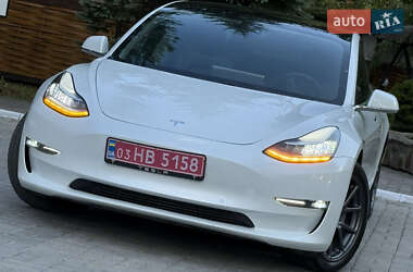 Седан Tesla Model 3 2020 в 