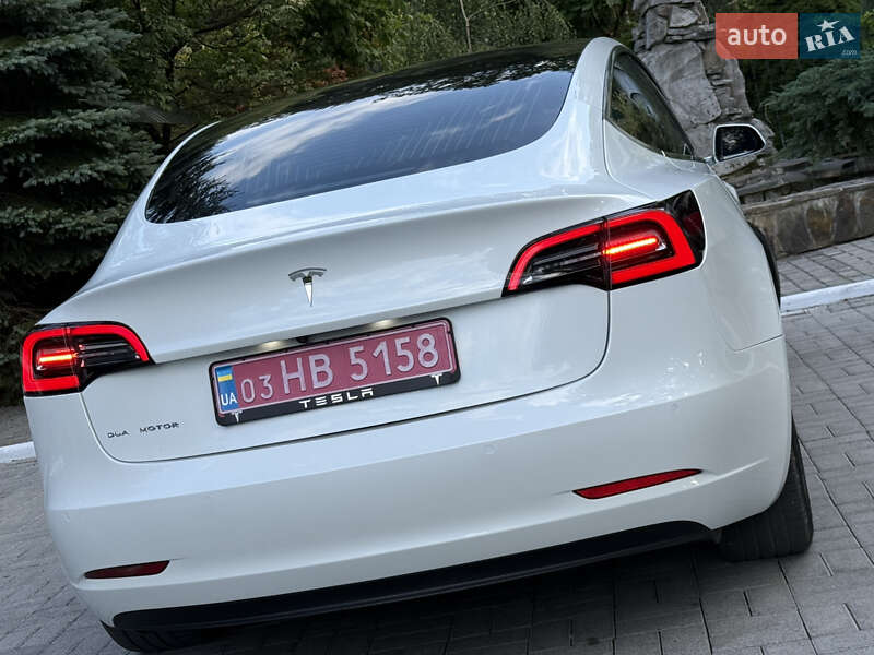 Седан Tesla Model 3 2020 в Дрогобыче