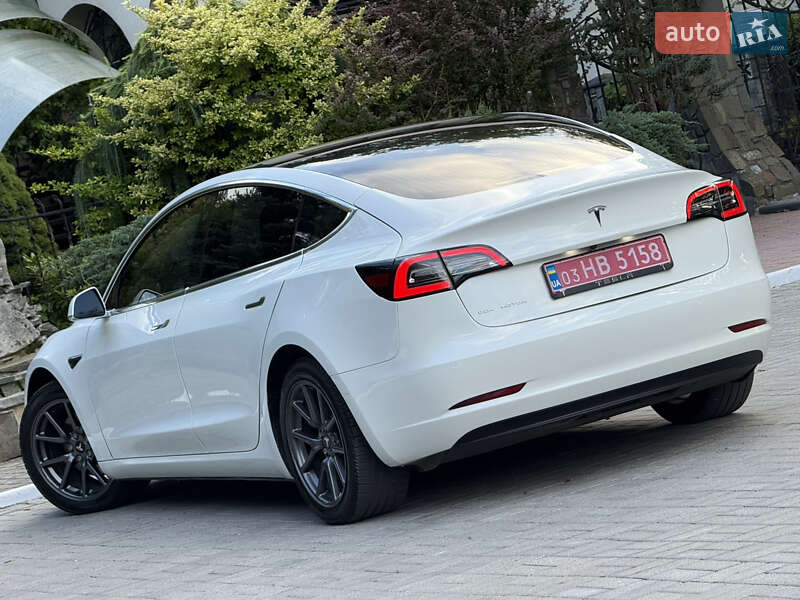 Седан Tesla Model 3 2020 в Дрогобыче