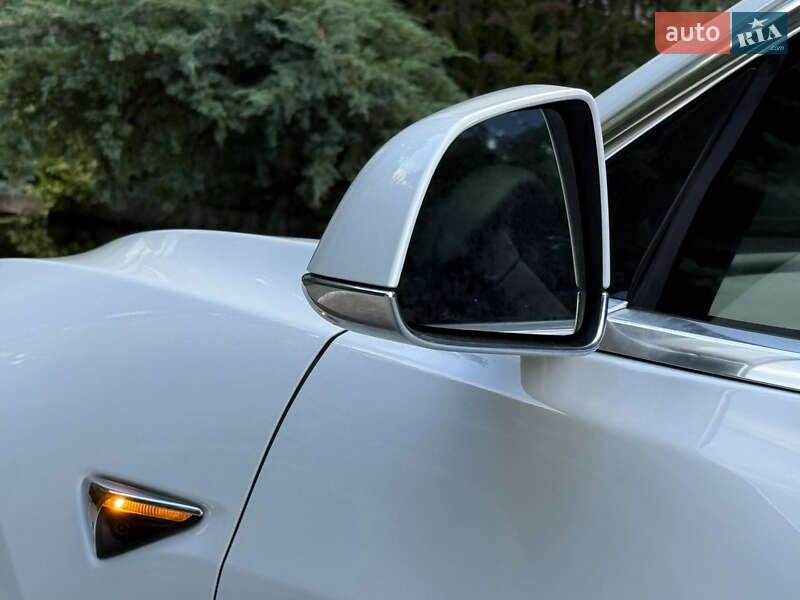 Седан Tesla Model 3 2020 в Дрогобыче