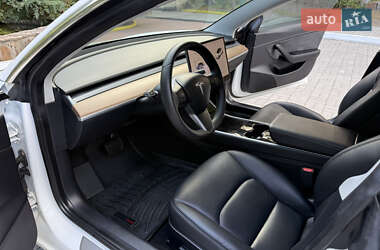 Седан Tesla Model 3 2020 в 