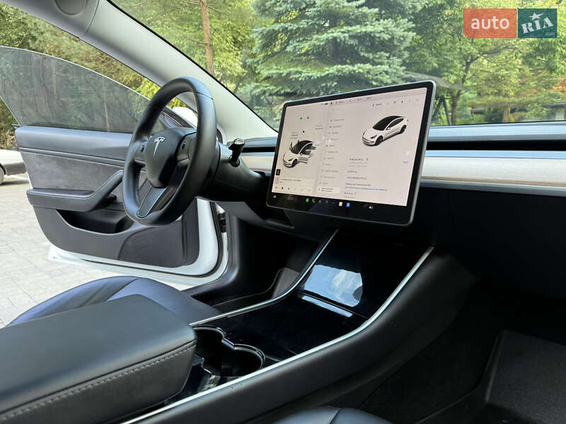 Седан Tesla Model 3 2020 в Дрогобыче